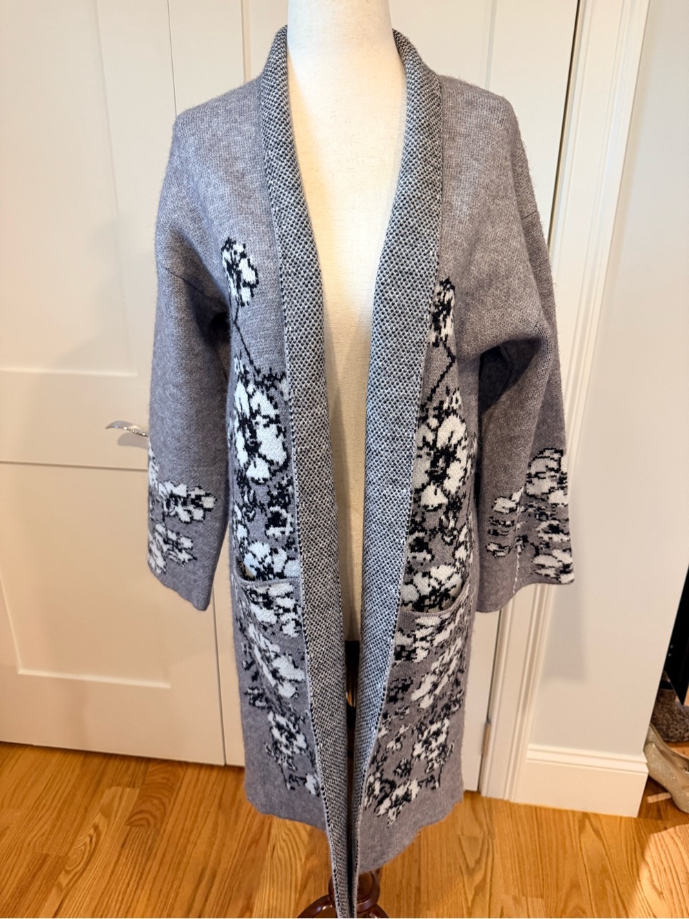 Vertigo Paris Gray Floral Open-Front Knit Cardigan